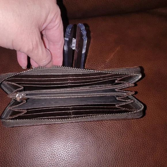 Gucci Beige and Brown Women's Wallet - Picture 4 of 5